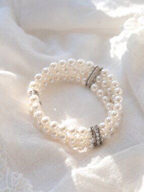Vintage Imitation Pearl Stretch Bracelet with Rhinestone Spacers